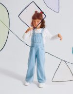 Salopette en jean rayée + chouchou à pompon pour filles, bleu – Image 3