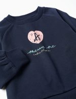 Sweat-shirt brossé à imprimé en relief pour filles, bleu foncé – Image 3