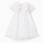 Robe blanche à nœud et manches à volants style cape pour bébé fille