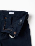 Pantalon chino ajusté en sergé avec ceinture pour garçon, bleu foncé – Image 3