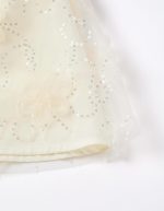 Robe blanche à manches bouffantes et fleurs 3D pour bébé fille – Image 3