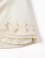 Robe trapèze sans manches à fleurs brodées pour bébé fille, blanche – Image 3