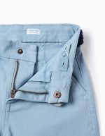 Pantalon chino en sergé avec ceinture pour garçons 'Straight Fit', bleu clair – Image 3
