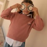 Pull en maille rose à fleurs brodées pour fille