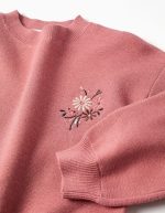 Pull en maille rose à fleurs brodées pour fille – Image 3