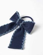 Élastique à cheveux avec nœud tricoté pour bébés et petites filles, bleu marine – Image 2